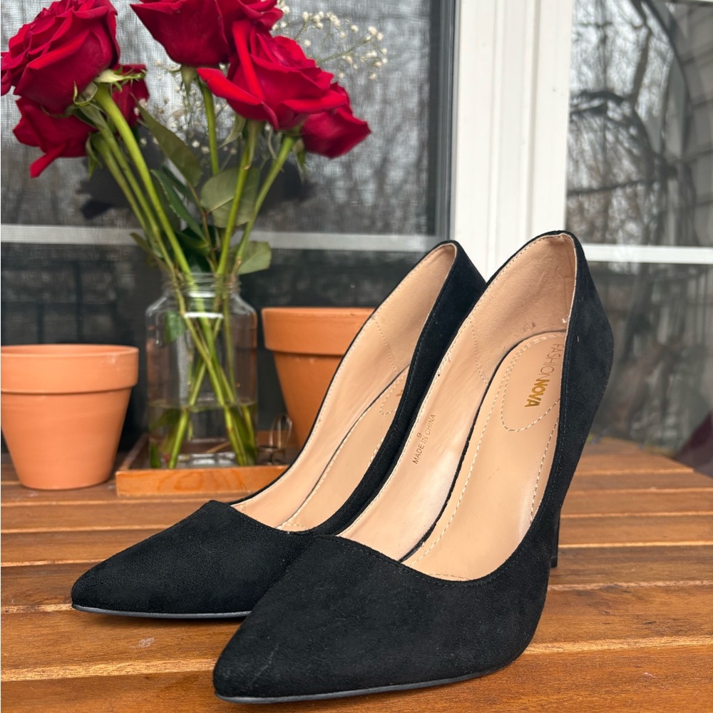 NWOT Classic Black Heels | Fashion Nova | Size 9 | 4.5 inch Heel | Padded Arch